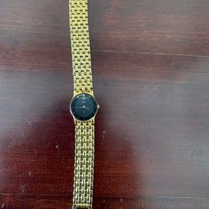 Women citizen watch hardly used gold with black dial